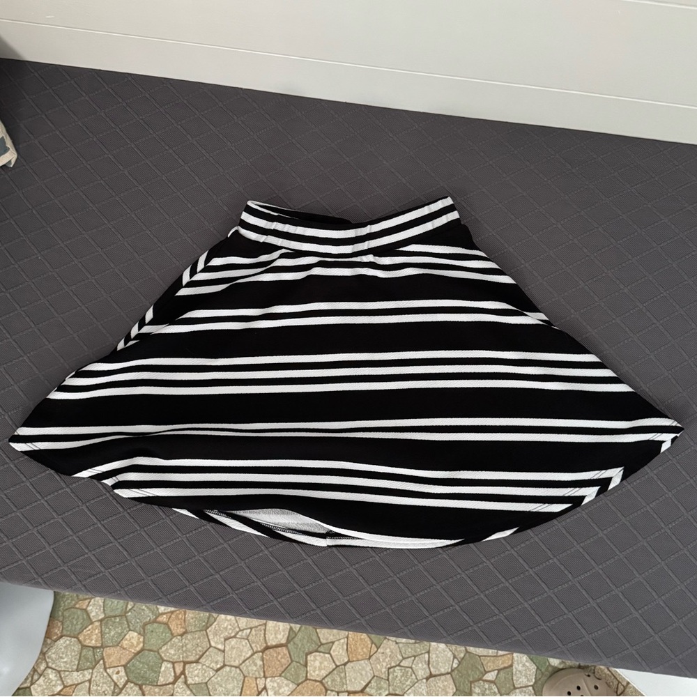 Charlotte Russe Black and White Striped Skater Skirt, Women’s M (runs small)